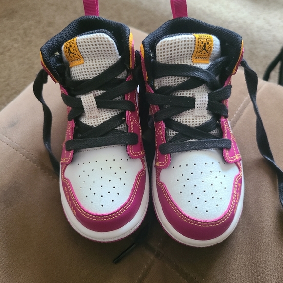 Kids Jordan Familia Size 9C - Picture 9 of 9